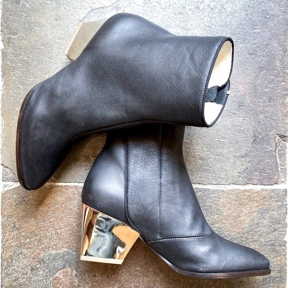 Zoe Lee Addis Bootie Size 40 Metallic Grey with Gold Heels Side Zip Ankle Boot - Picture 1 of 14